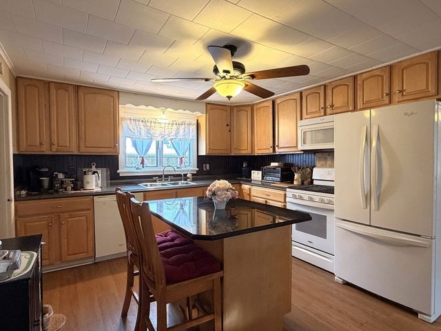 28 Eastford Road, Southbridge, MA 01550