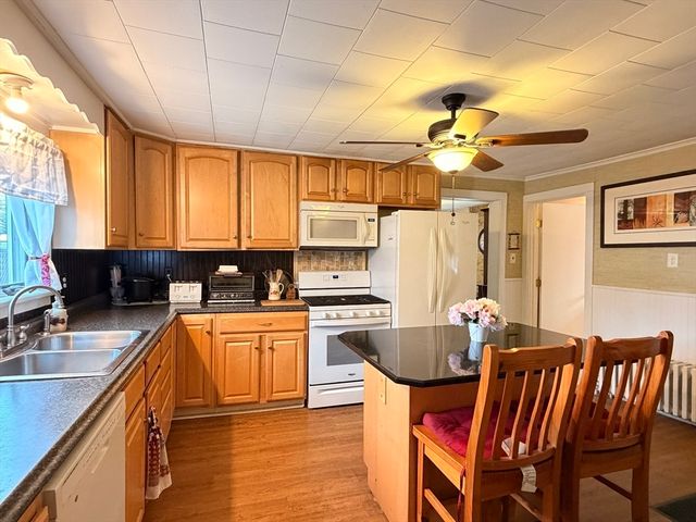 28 Eastford Road, Southbridge, MA 01550