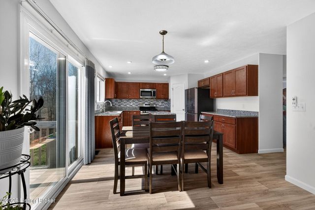 17812 Bridle Run Dr, Louisville, KY 40245