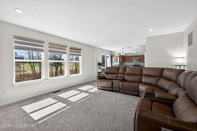 17812 Bridle Run Dr, Louisville, KY 40245