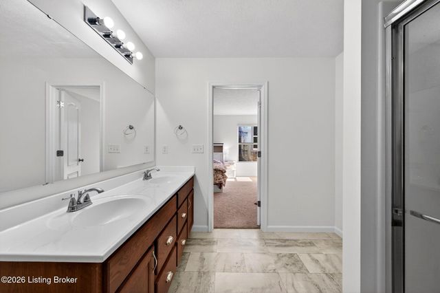 17812 Bridle Run Dr, Louisville, KY 40245