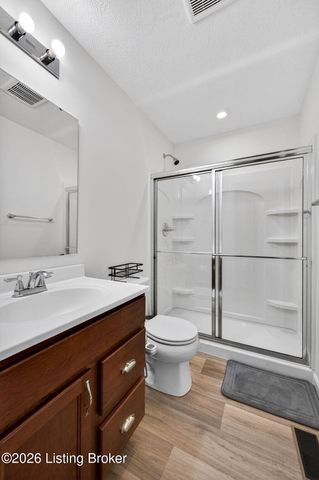 17812 Bridle Run Dr, Louisville, KY 40245