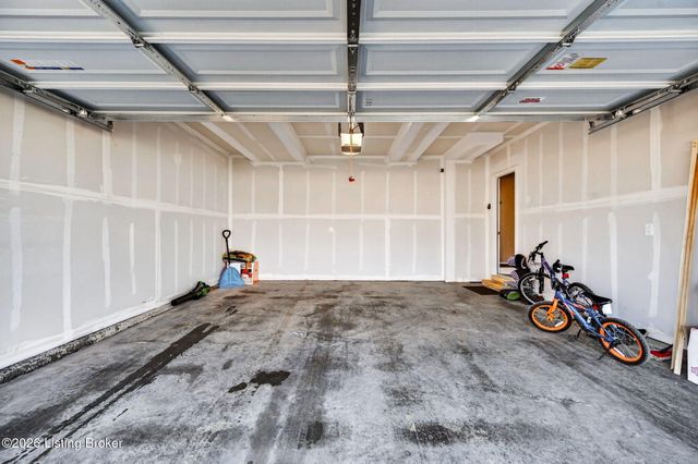 17812 Bridle Run Dr, Louisville, KY 40245