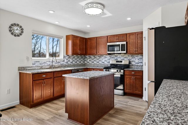 17812 Bridle Run Dr, Louisville, KY 40245