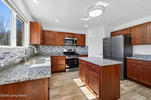 17812 Bridle Run Dr, Louisville, KY 40245