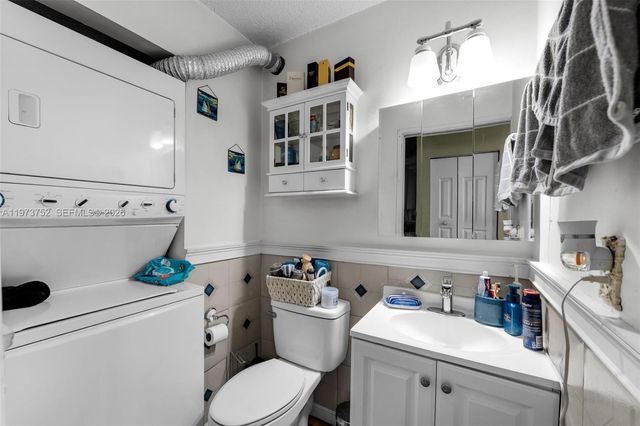 1613 NW 16th Street E E, Miami, FL 33125