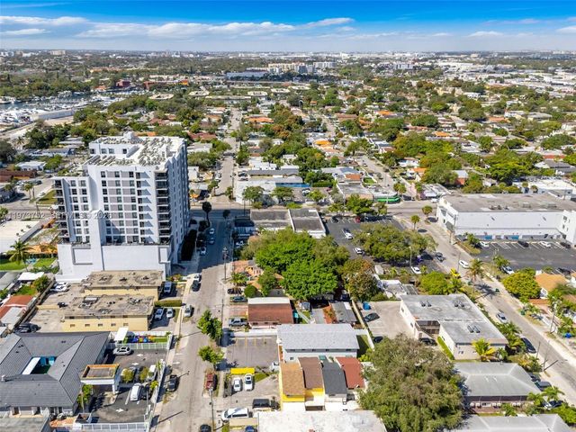 1613 NW 16th Street E E, Miami, FL 33125