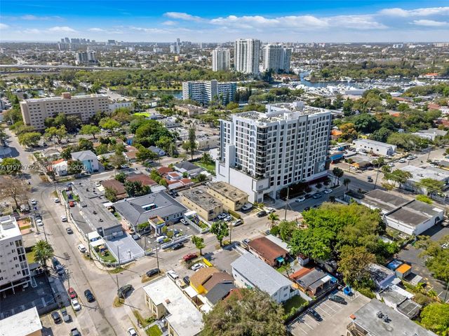 1613 NW 16th Street E E, Miami, FL 33125