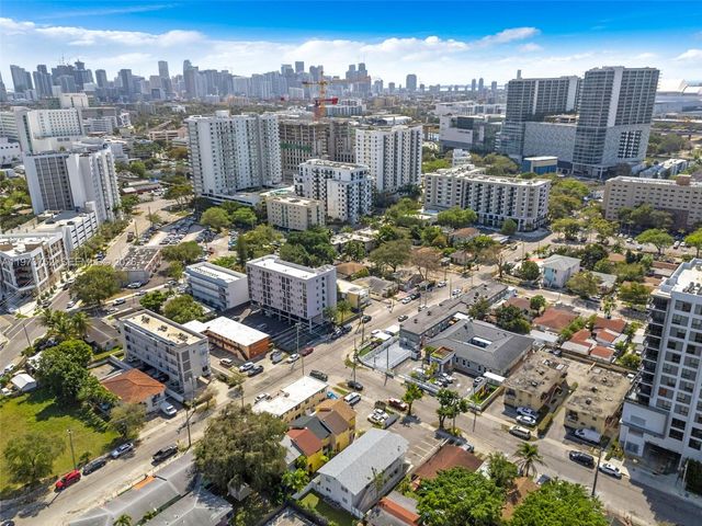 1613 NW 16th Street E E, Miami, FL 33125