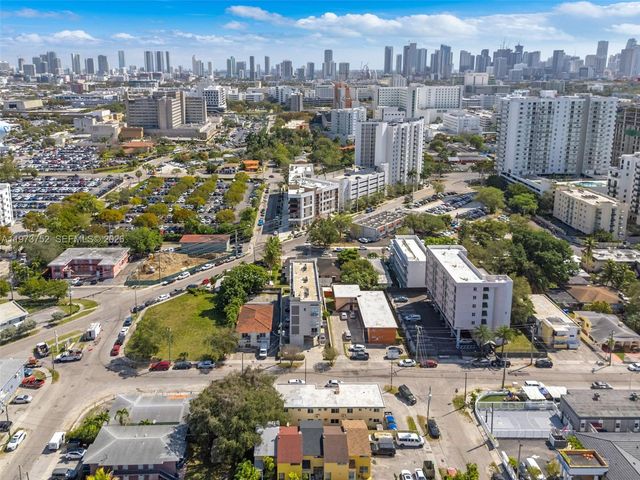 1613 NW 16th Street E E, Miami, FL 33125