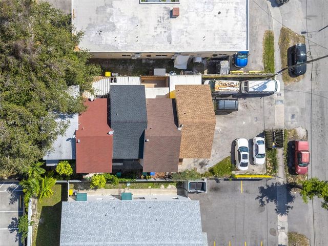1613 NW 16th Street E E, Miami, FL 33125