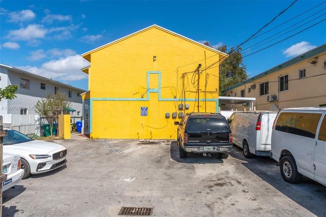 1613 NW 16th Street E E, Miami, FL 33125