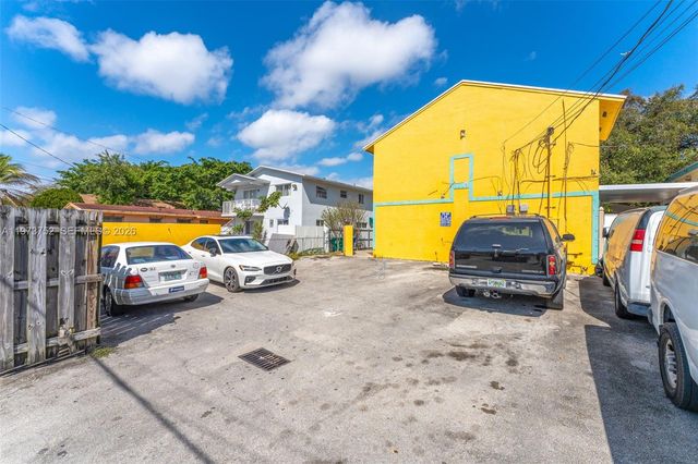 1613 NW 16th Street E E, Miami, FL 33125