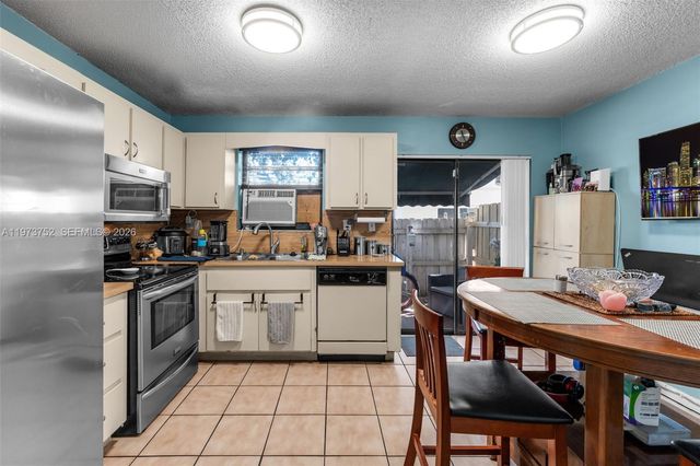 1613 NW 16th Street E E, Miami, FL 33125