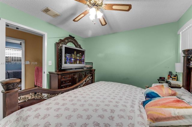 1613 NW 16th Street E E, Miami, FL 33125