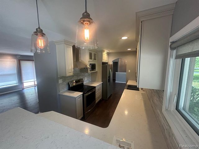 5303 W Briarcliff Knoll Drive, West Bloomfield, MI 48322