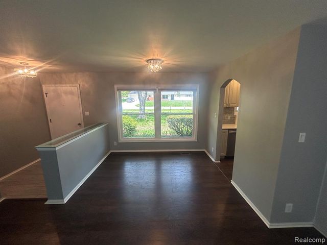 5303 W Briarcliff Knoll Drive, West Bloomfield, MI 48322
