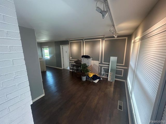 5303 W Briarcliff Knoll Drive, West Bloomfield, MI 48322