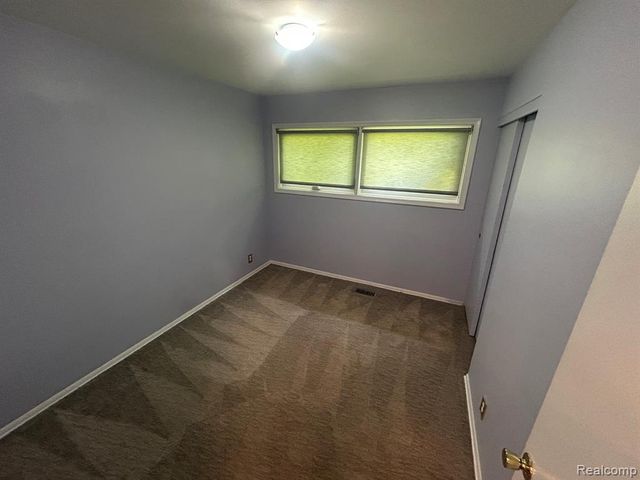 5303 W Briarcliff Knoll Drive, West Bloomfield, MI 48322