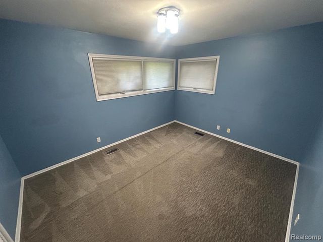 5303 W Briarcliff Knoll Drive, West Bloomfield, MI 48322