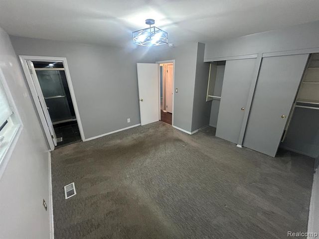 5303 W Briarcliff Knoll Drive, West Bloomfield, MI 48322