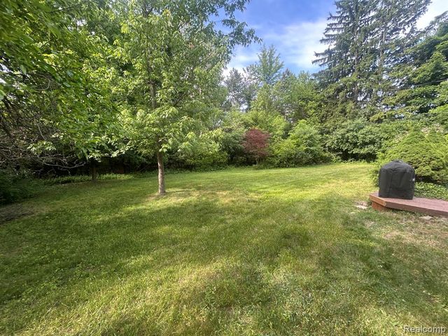 5303 W Briarcliff Knoll Drive, West Bloomfield, MI 48322