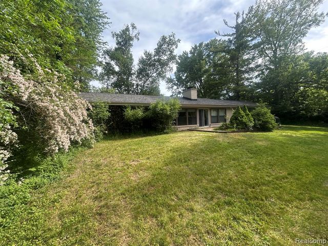5303 W Briarcliff Knoll Drive, West Bloomfield, MI 48322