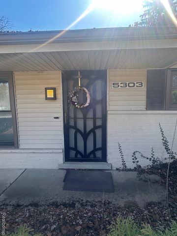 5303 W Briarcliff Knoll Drive, West Bloomfield, MI 48322