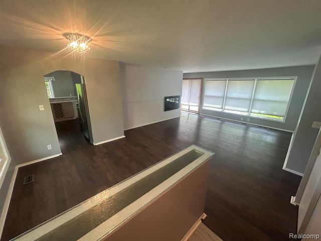 5303 W Briarcliff Knoll Drive, West Bloomfield, MI 48322