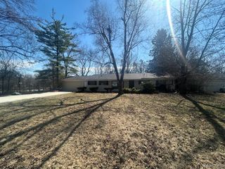 5303 W Briarcliff Knoll Drive, West Bloomfield, MI 48322