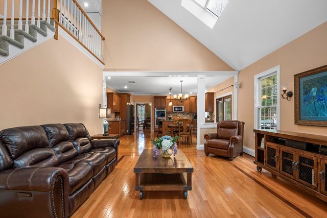 154 South Street, Upton, MA 01568