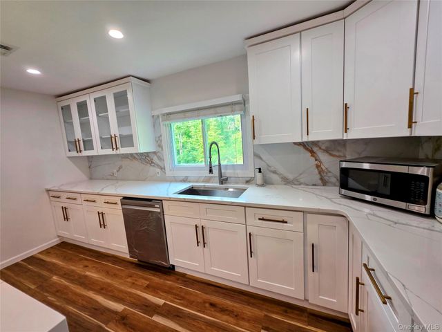84 W Pine Road, Staatsburg, NY 12580