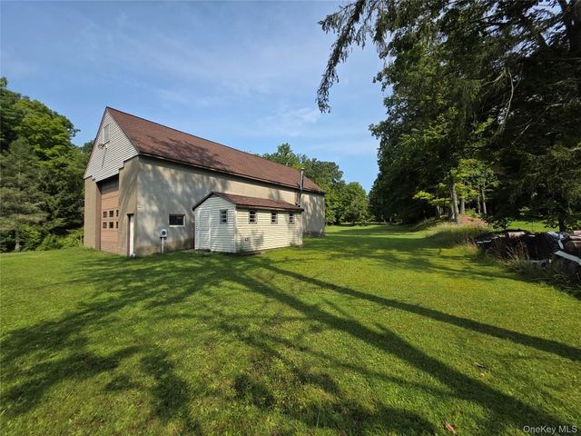 84 W Pine Road, Staatsburg, NY 12580