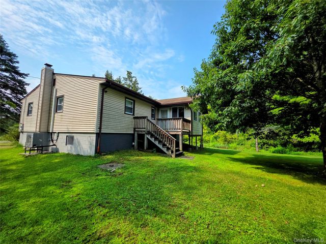 84 W Pine Road, Staatsburg, NY 12580