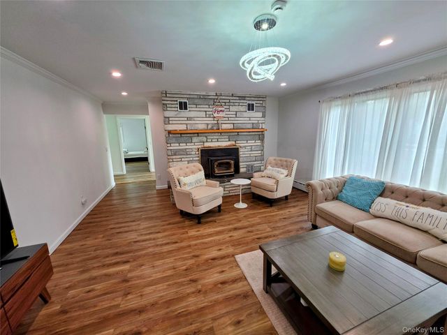 84 W Pine Road, Staatsburg, NY 12580