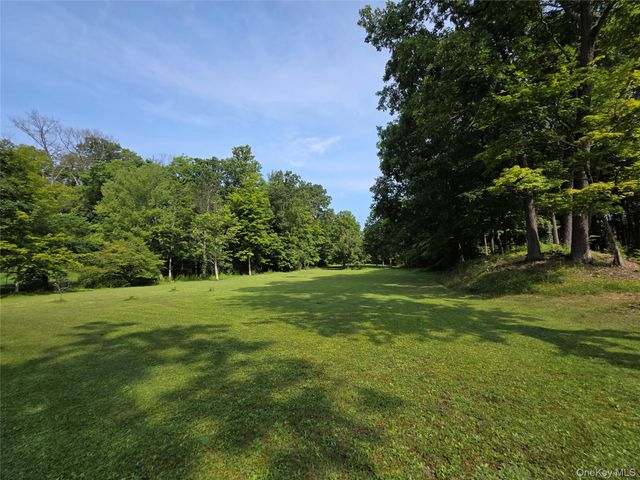 84 W Pine Road, Staatsburg, NY 12580