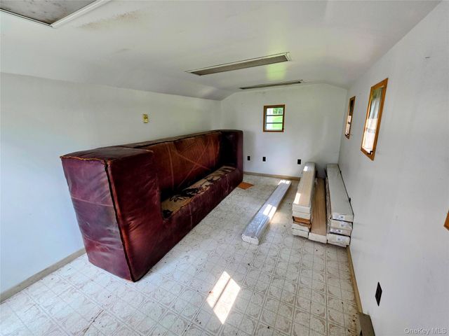 84 W Pine Road, Staatsburg, NY 12580