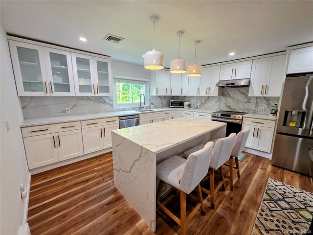 84 W Pine Road, Staatsburg, NY 12580