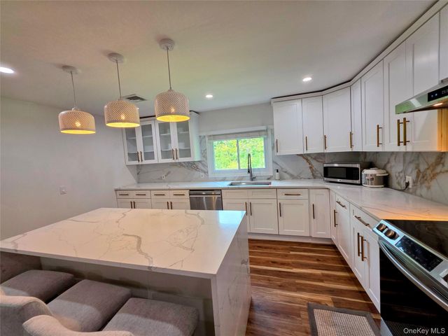 84 W Pine Road, Staatsburg, NY 12580