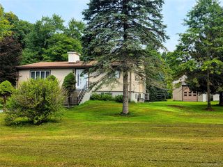 84 W Pine Road, Staatsburg, NY 12580