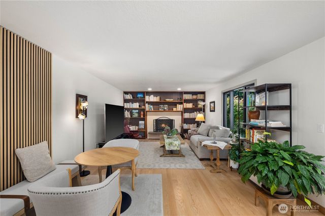 10 Tulalip Ky, Bellevue, WA 98006
