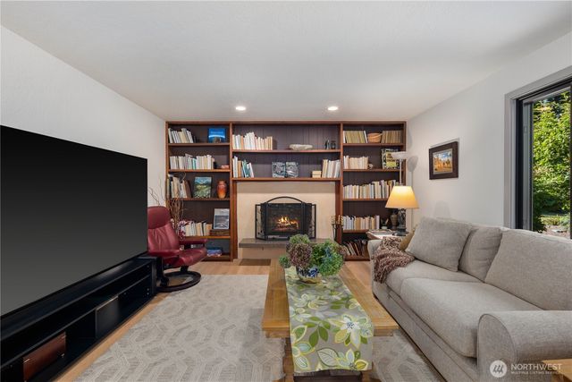 10 Tulalip Ky, Bellevue, WA 98006