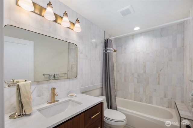 10 Tulalip Ky, Bellevue, WA 98006