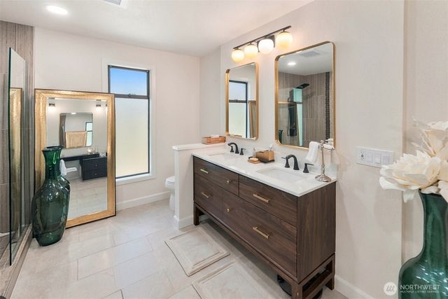 10 Tulalip Ky, Bellevue, WA 98006