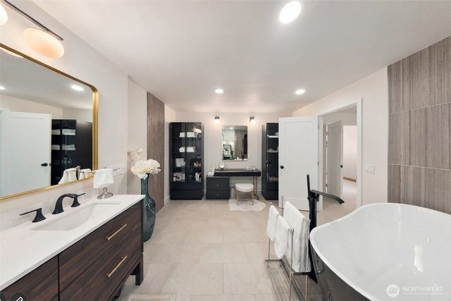 10 Tulalip Ky, Bellevue, WA 98006