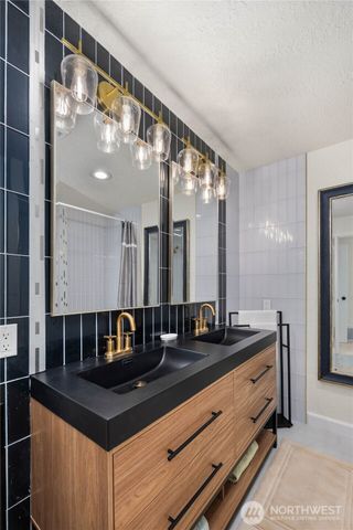 10 Tulalip Ky, Bellevue, WA 98006