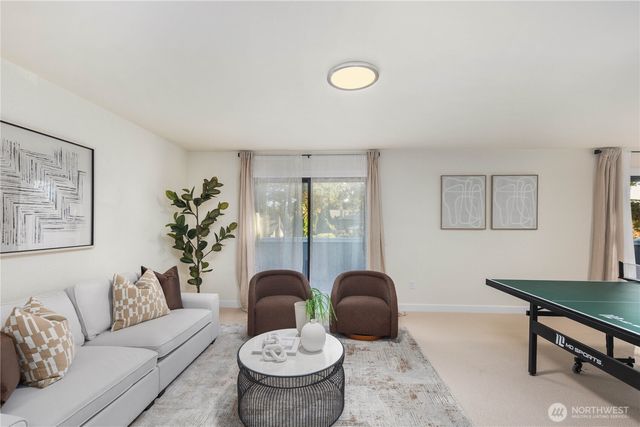 10 Tulalip Ky, Bellevue, WA 98006