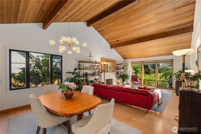 10 Tulalip Ky, Bellevue, WA 98006
