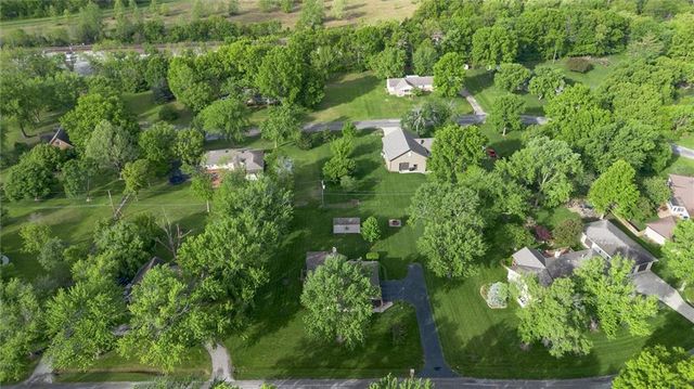 8918 Millstone Drive, Lenexa, KS 66220