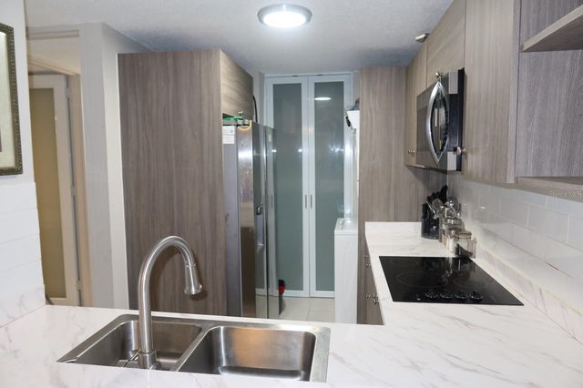 5 LAGUNA GARDENS, Carolina, PR 00979